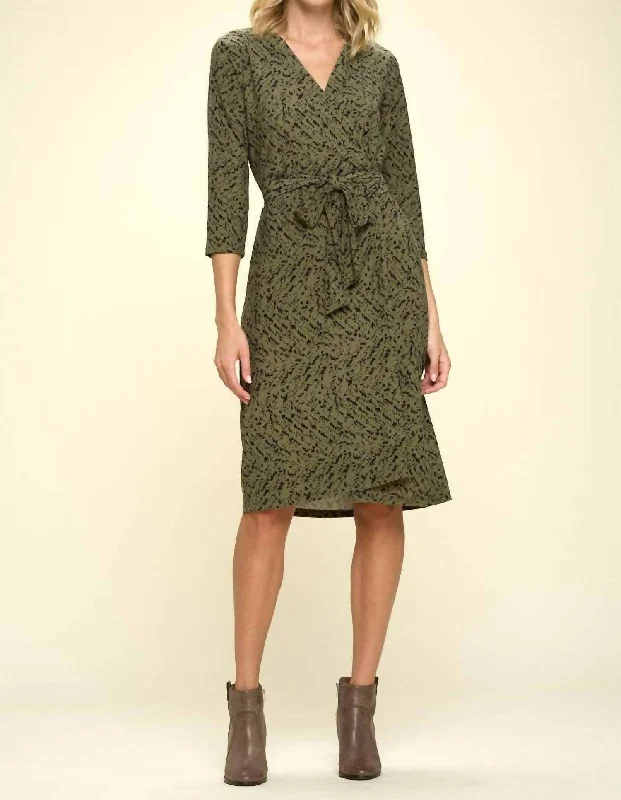 Luxurious fabrics and modern designs for women   Print V-Neck Wrap Dress In Olive